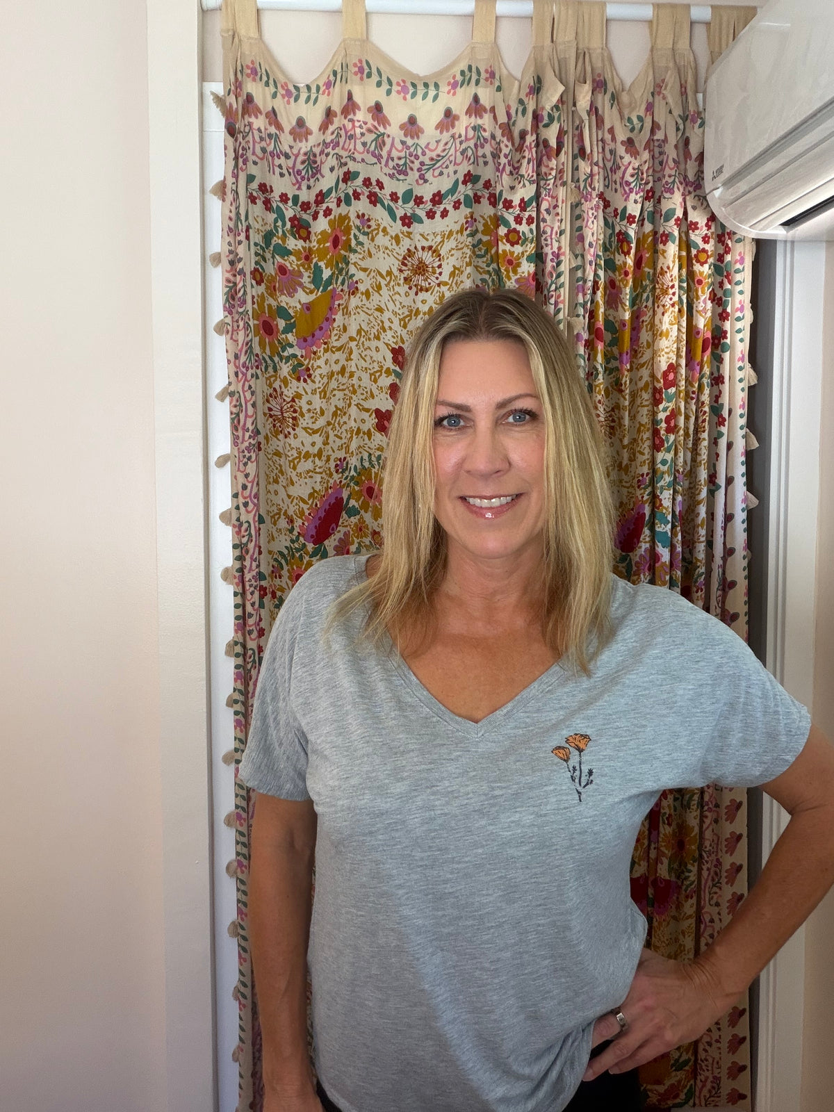 Vintage Poppy Tee - Women's V-Neck